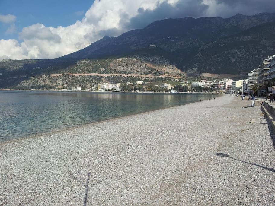 Seaside Family Apartment Loutraki Esterno foto