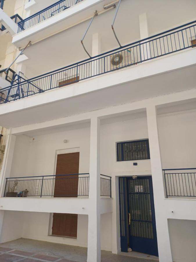 Seaside Family Apartment Loutraki Esterno foto
