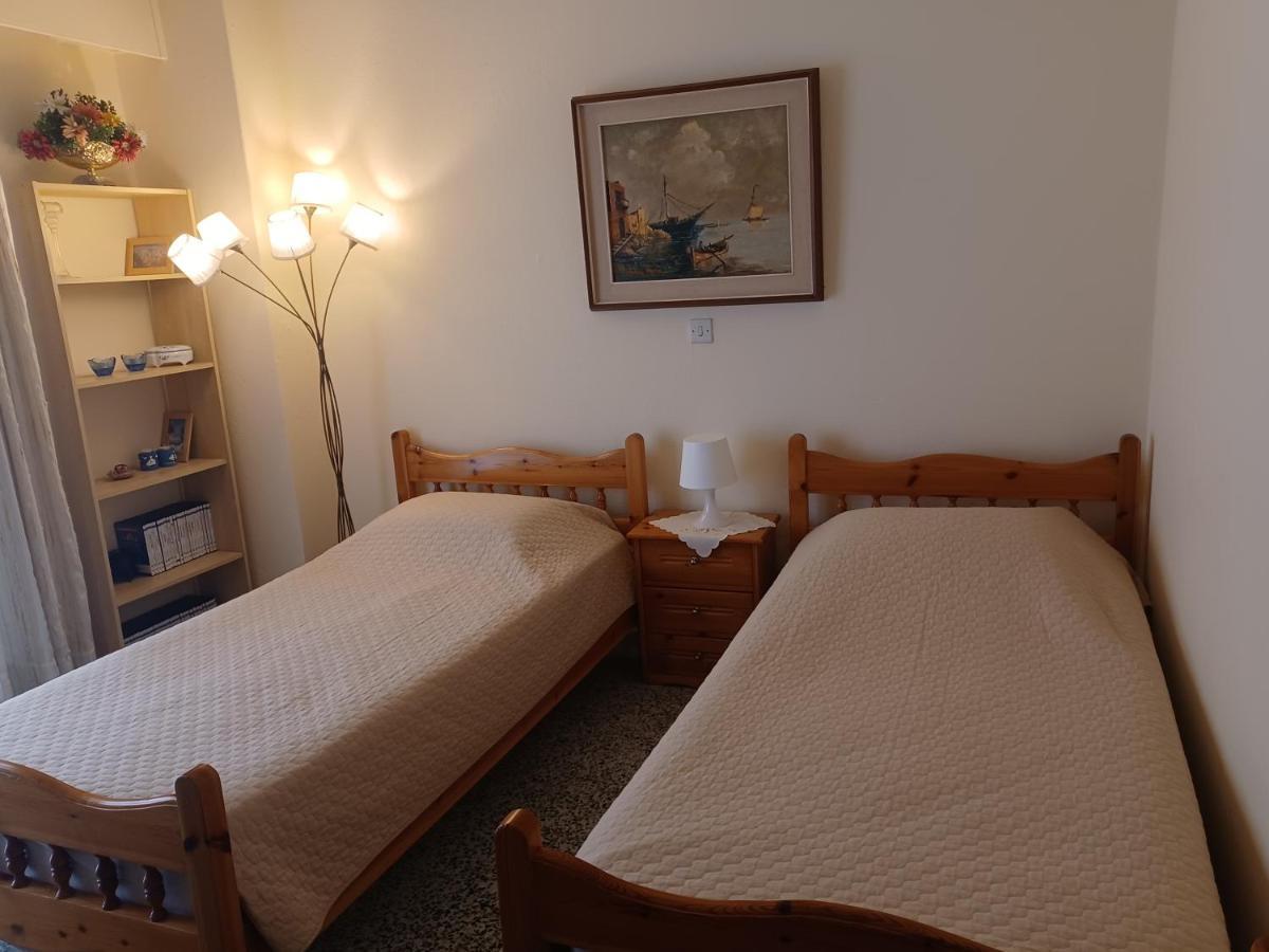 Seaside Family Apartment Loutraki Esterno foto