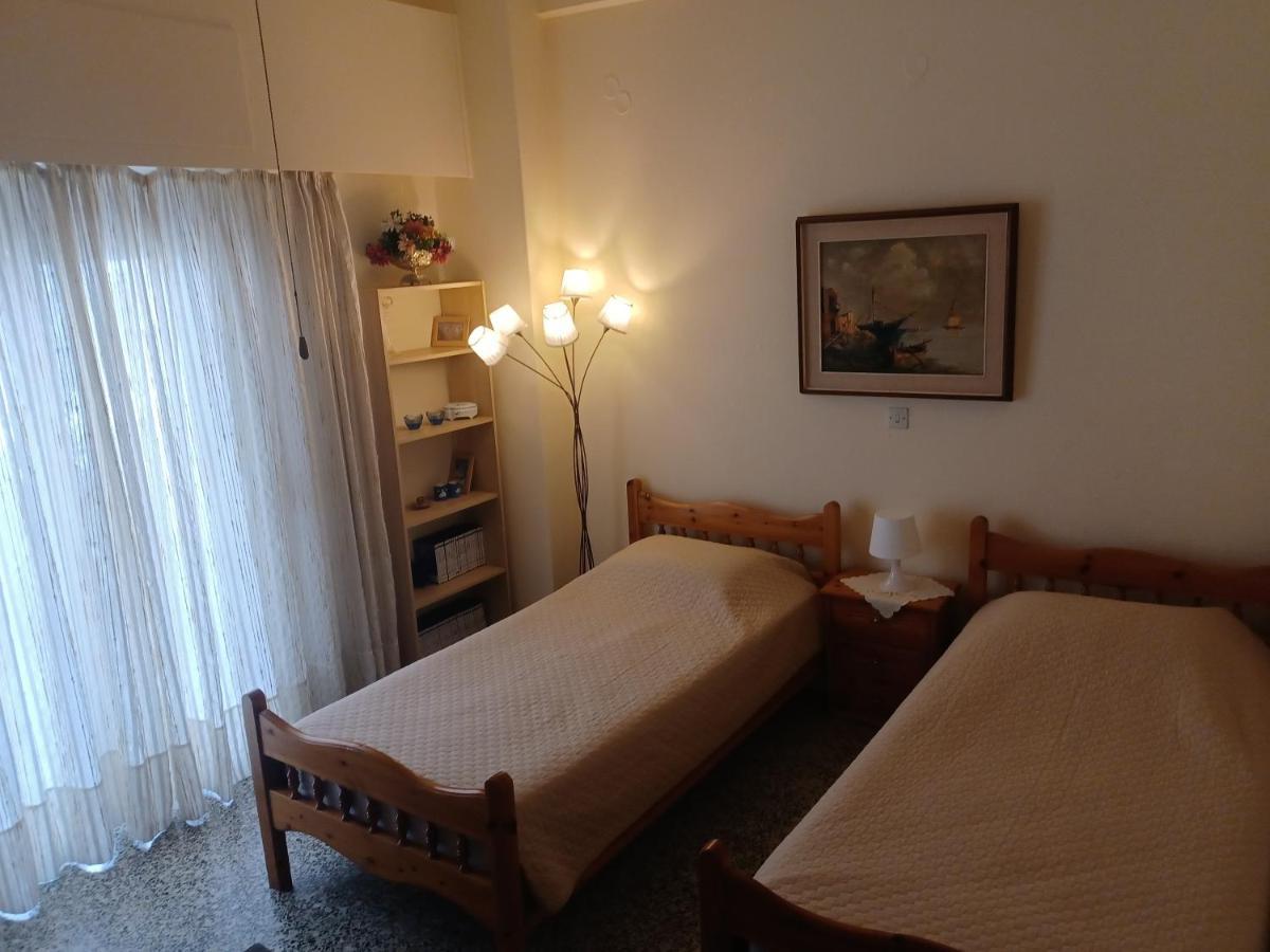 Seaside Family Apartment Loutraki Esterno foto