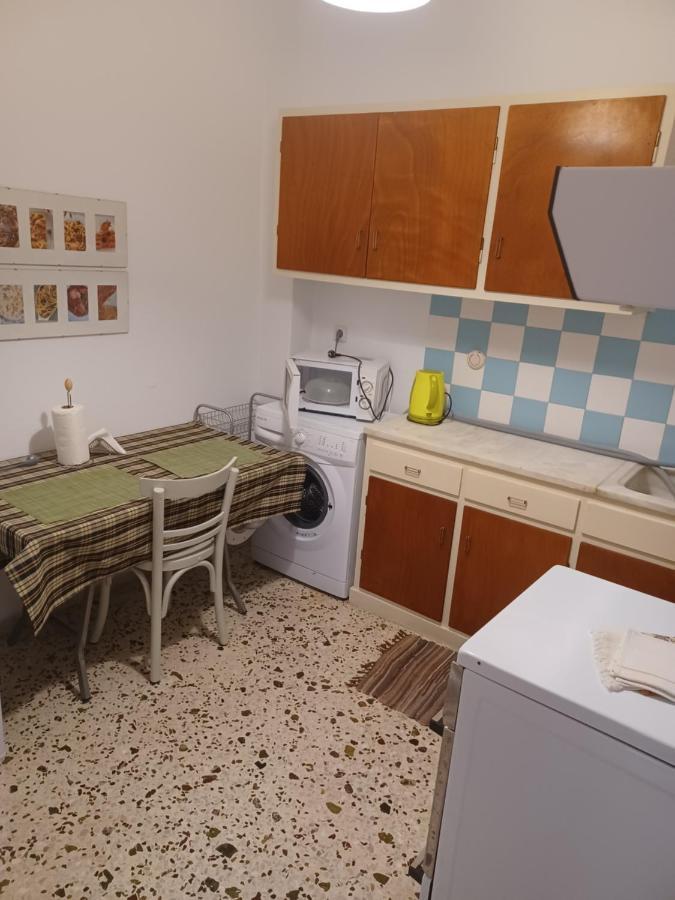 Seaside Family Apartment Loutraki Esterno foto