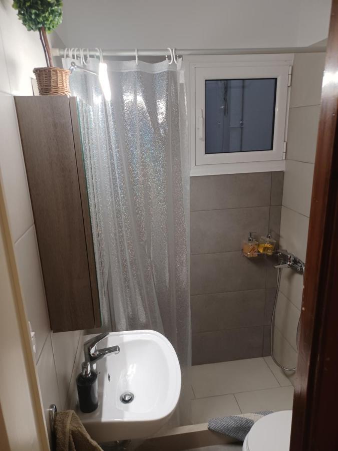 Seaside Family Apartment Loutraki Esterno foto