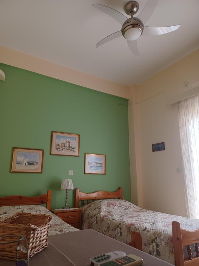 Seaside Family Apartment Loutraki Esterno foto